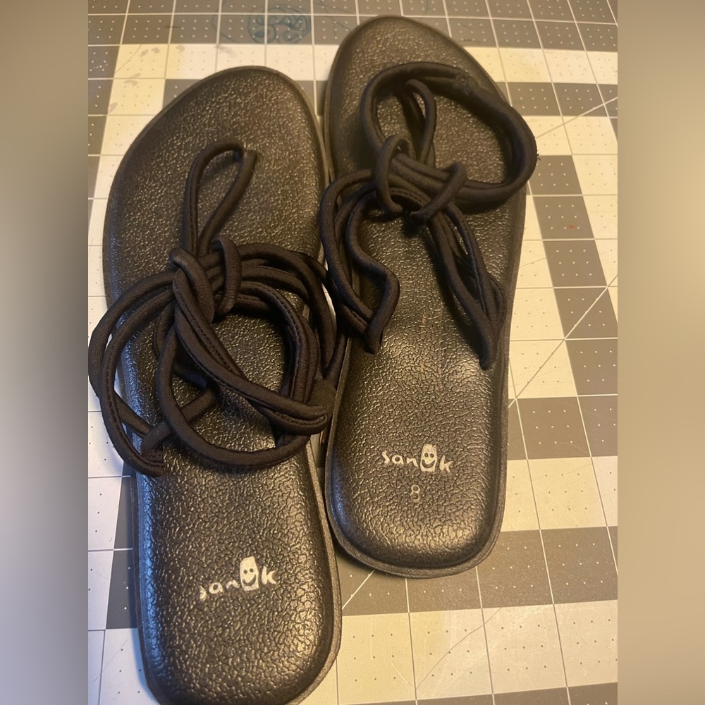 Sanuk Black Yoga Sunshine Sandals Stretch Uppers Sz 8